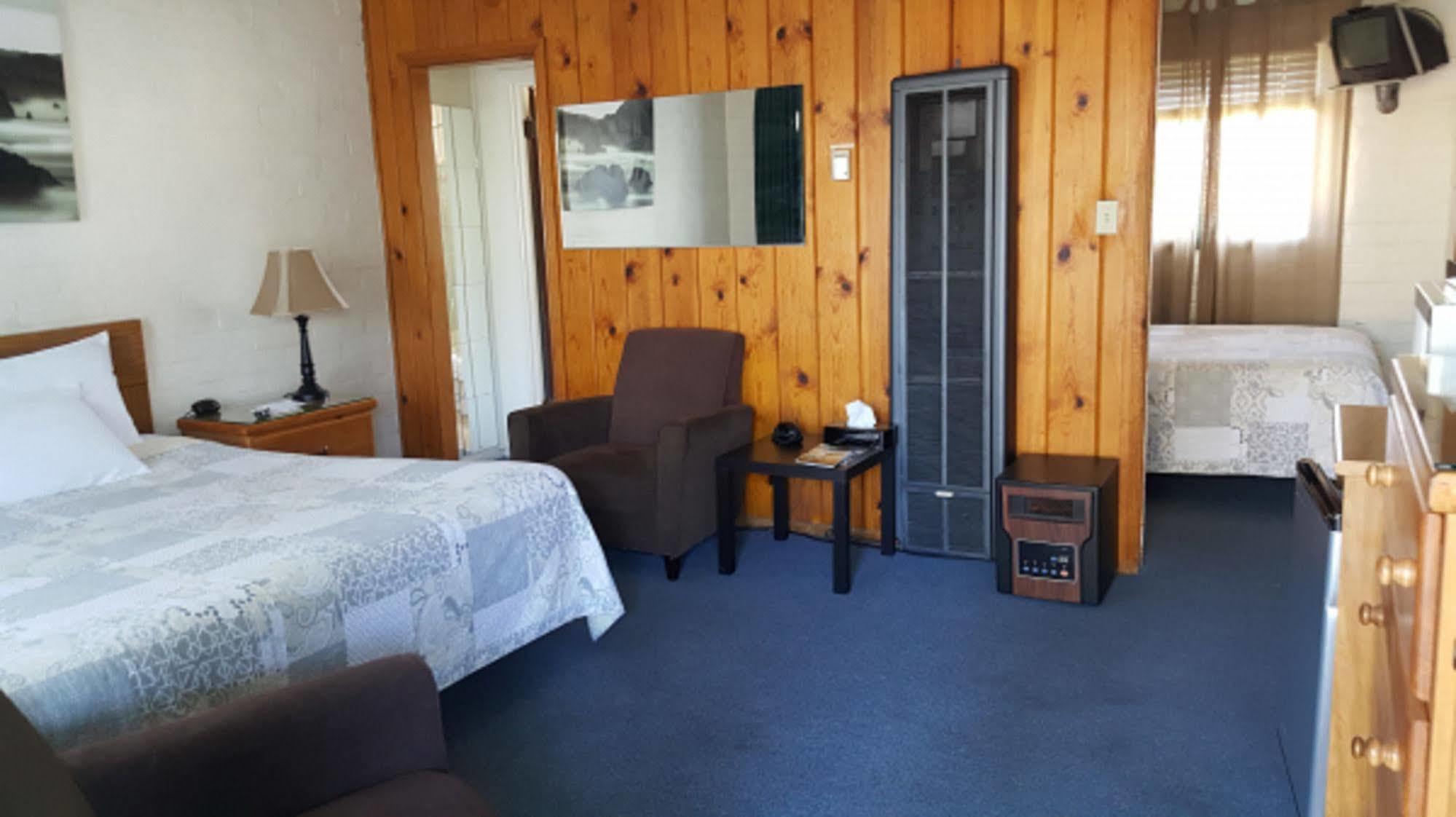 Bishop Village Motel Exteriér fotografie
