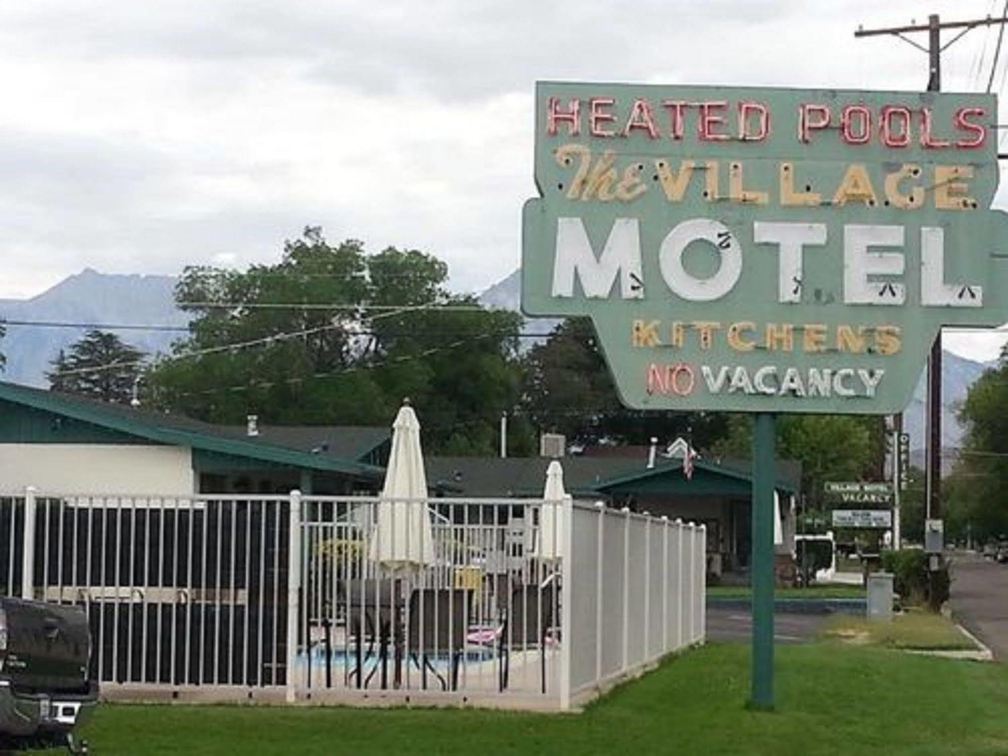 Bishop Village Motel Exteriér fotografie
