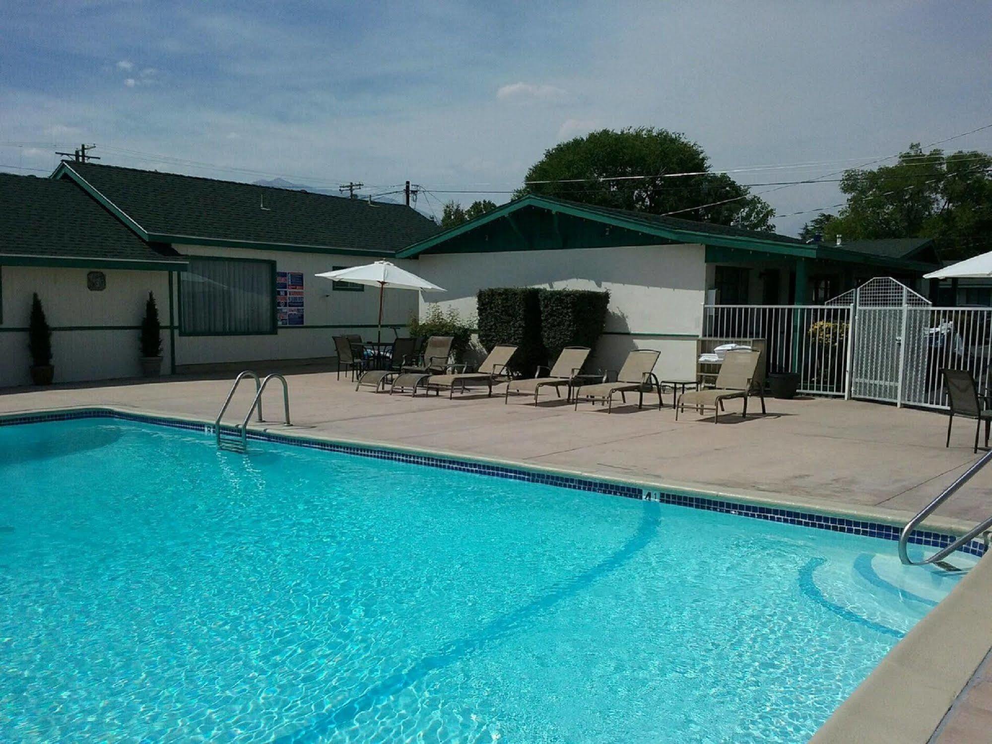 Bishop Village Motel Exteriér fotografie