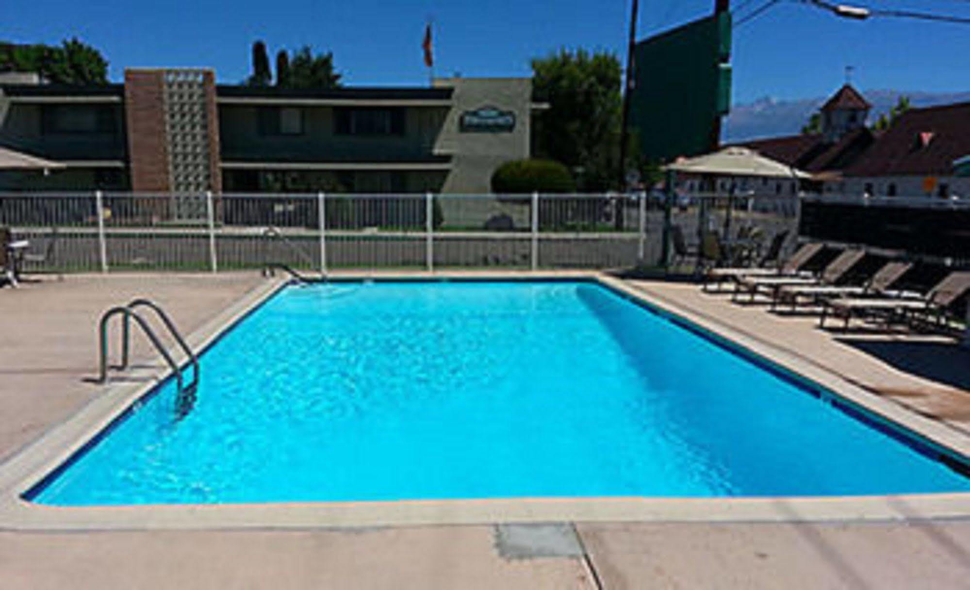 Bishop Village Motel Exteriér fotografie